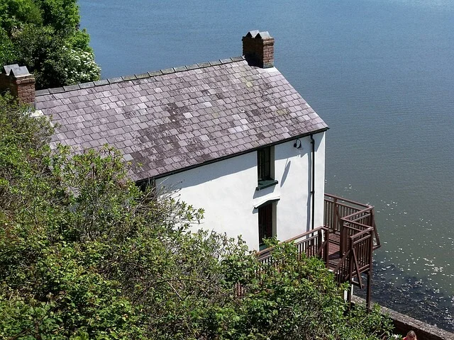 a picture of dylan thomas' writing shed